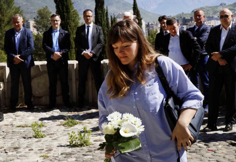 Irma Baralija položila cvijeće na Partizanskom spomen-obilježju - Počasni skok u Neretvu za pobjedu nad fašizmom i Dan Zlatnih ljiljana